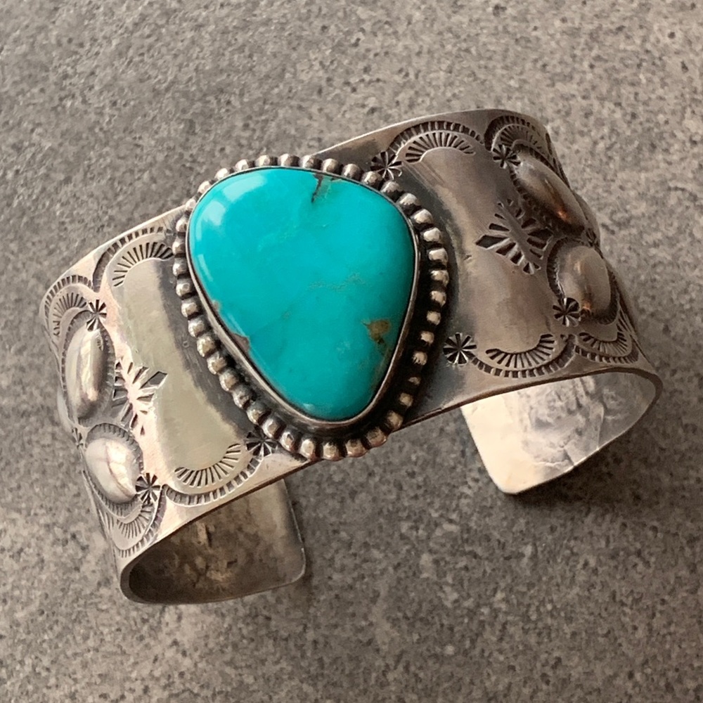 Gorgeous Turquoise & Silver Cuff Bracelet - Picture 2 of 6